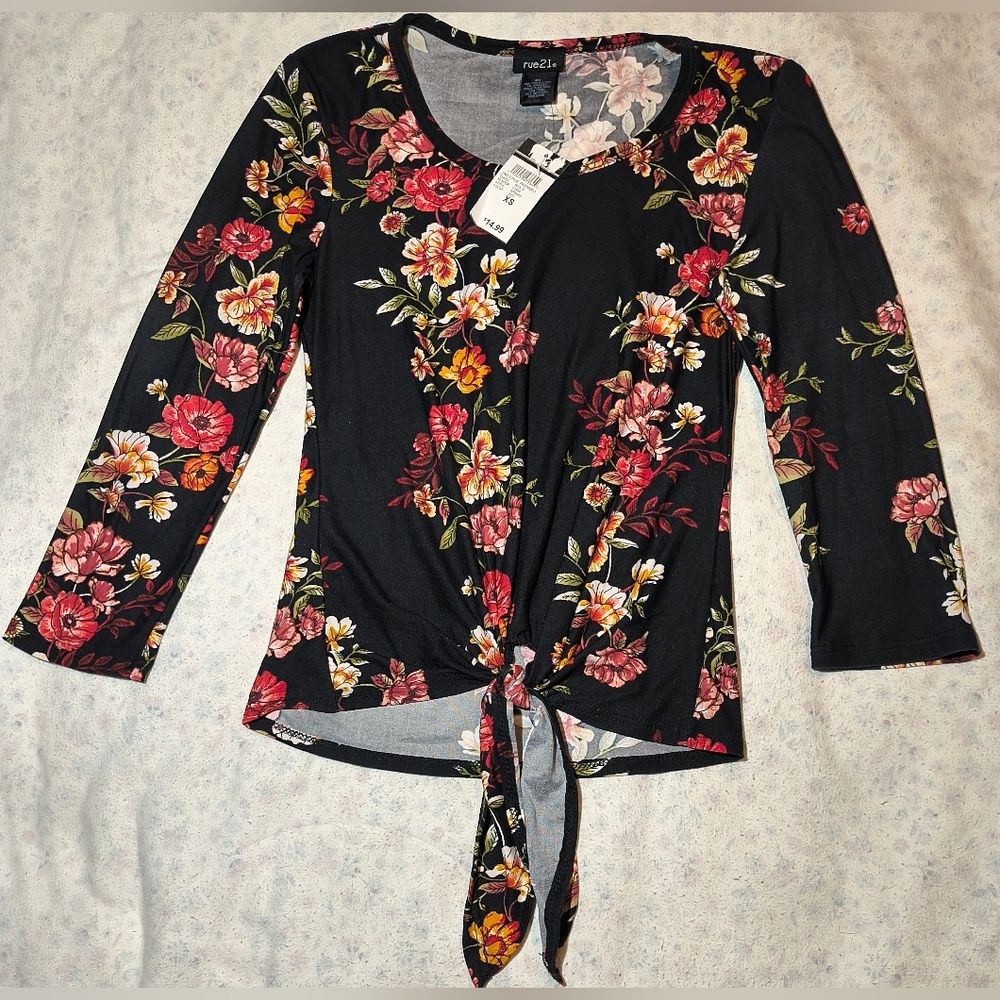 Rue21 Black Floral Long Sleeve Top